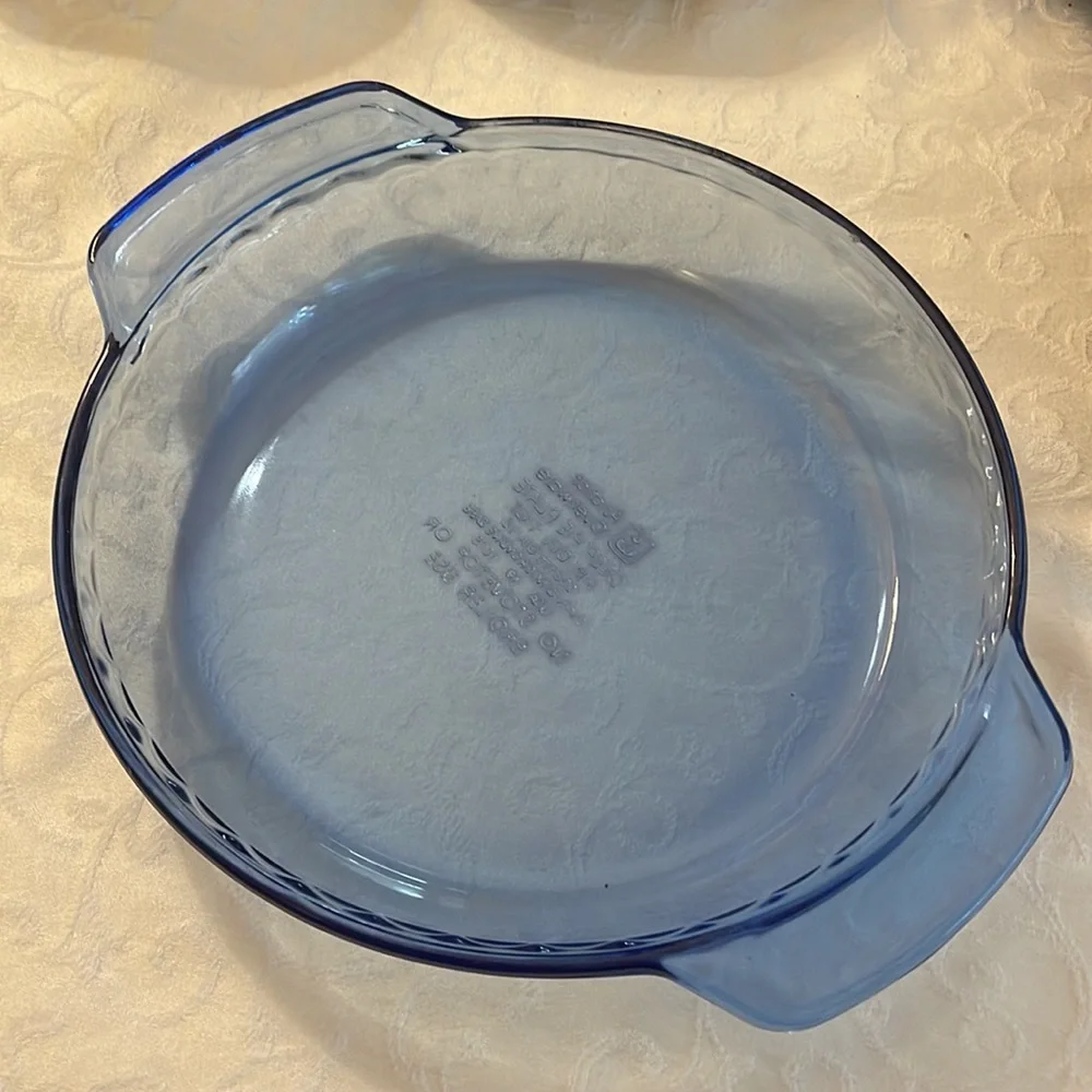 Vintage Anchor Hocking deep pie plate 1 quart 9” blue USA 1075